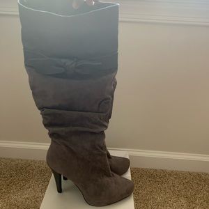 Grey Boots with Bow!